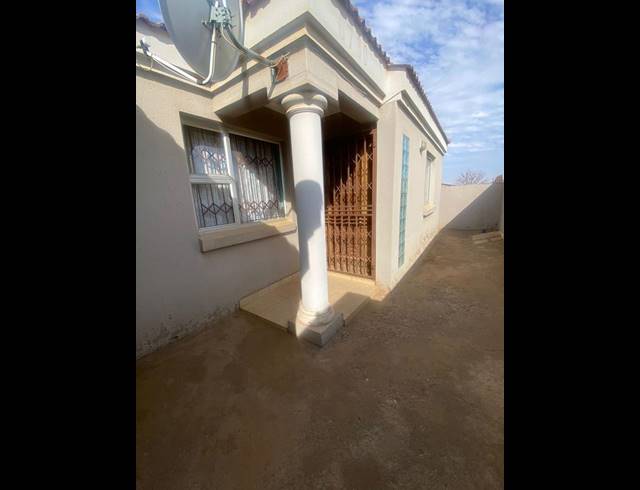 2 BEDROOM HOUSE FOR SALE IN BRAM FISCHERVILLE